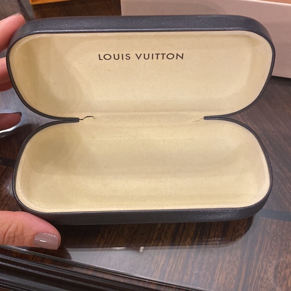 Louis Vuitton sunglasses - Picture 4 of 11